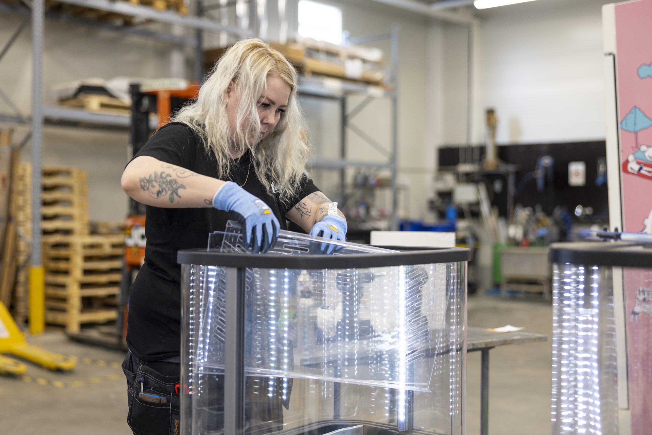 Suomen myymäläkaluste kalusteiden puhdistus