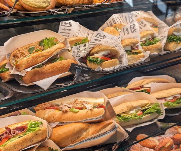 Heinosen leipomo leivät vitriinissä